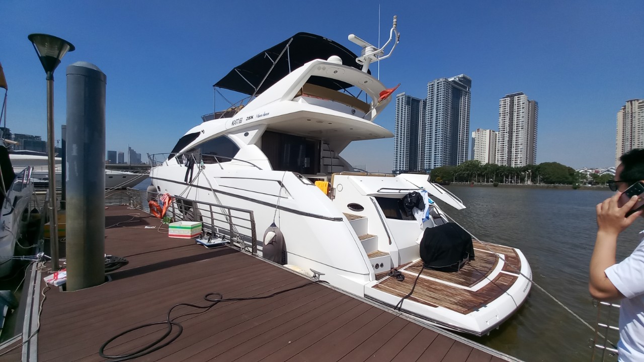 Du thuyền Galeon 660 Fly